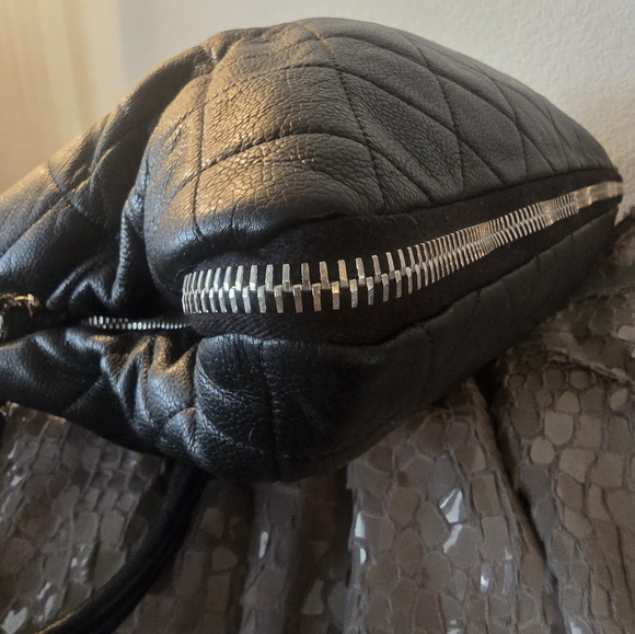 Chanel timeless Caviar black expandable Zip tote!! - Picture 9 of 16